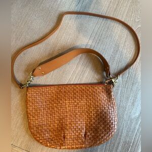Clare V Moyen Messenger Bag in Natural Woven